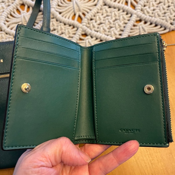 Coach Leather Green Crossbody with Wallet - Picture 4 of 10